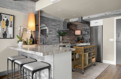 Kelowna Central Business District Hotel | Designer's Dream - Downtown Waterfront!