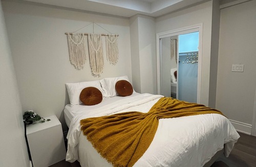 Oakville House | Designer suits 4BR Basement apartments in Oakville Jashwa Creek.