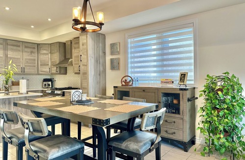 Thorold House | Detached loft bunglow: 3BR/3BA nr Niagara Falls, Welland Canal & NOTL sights