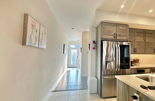 Thorold House | Detached loft bunglow: 3BR/3BA nr Niagara Falls, Welland Canal & NOTL sights