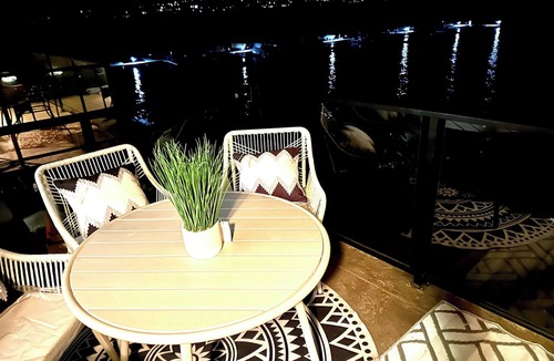 Westbank Condo | Direct Lakefront 3 bdrm, Beach, Heated Pool, Hot Tub, Gym, Marina, Wine Trails