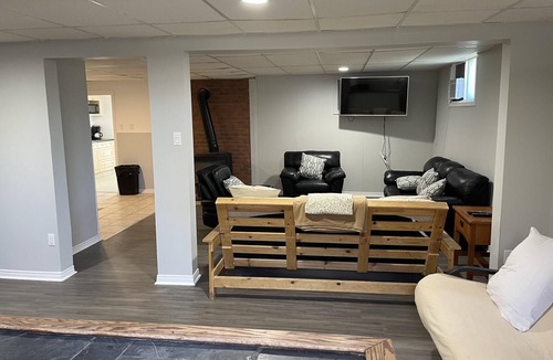 Wasaga Beach Cottage | Dock Life Beach 1 - Walkout to River, 5 bdrm, 14 ppl, 3 min walk to Beach, Sauna
