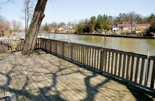 Wasaga Beach Cottage | Dock Life Cottage 4 - Riverside, 1 Bedroom, Wasaga