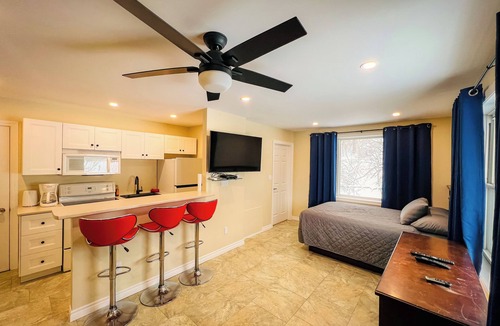 Pictou Hotel | Dolan's Inn & Suites