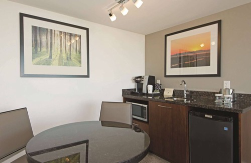 Downtown Victoria Hotel | DoubleTree by Hilton Hotel & Suites Victoria