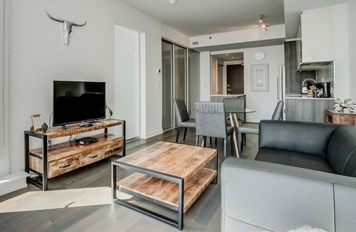 Byward Market - Parliament Hill Apartment | Downtown 2BR Gem with Balcony and Skyline Views