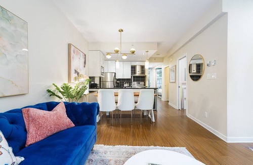 Crosstown House | Downtown 3Beds/2.5Bath Private-Entry Urban Townhome