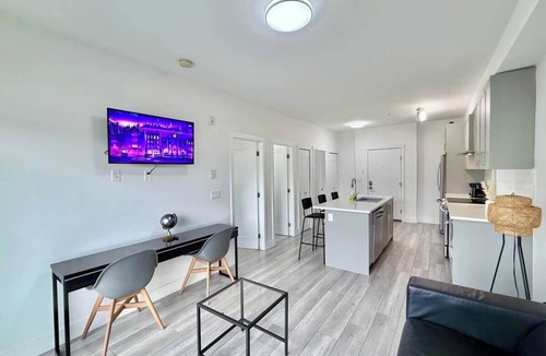 Surrey Condo | Downtown Condo near Vancouver Skytrain