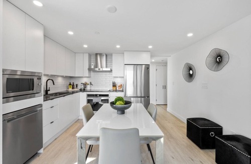Downtown Kelowna Apartment | Downtown Delight: Chic 2-Bed Apartment in Kelowna's Heart
