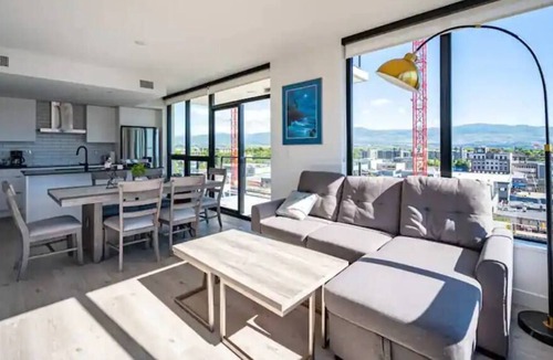 Downtown Kelowna Apartment | Downtown Lake-view 2 bedroom condo in Kelowna!