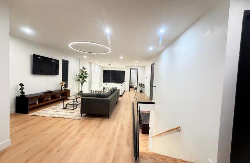 High River Villa | Downtown Luxe Stay - High River