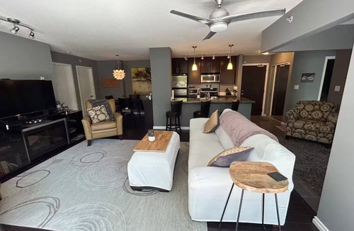 Gastown Apartment | Downtown Oasis for FIFA | Pool, Hot Tub | Huge Patio | Free Parking | Sleeps 4