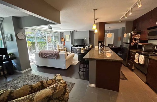 Gastown Apartment | Downtown Oasis for FIFA | Pool, Hot Tub | Huge Patio | Free Parking | Sleeps 4