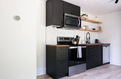 Prince Edward Apartment | Downtown Picton 2 Bedroom Boho Suite! (15 Minutes to Sandbanks)
