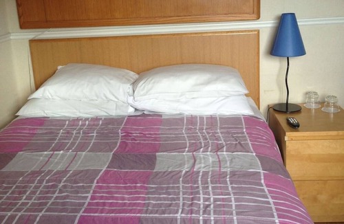 Downtown Toronto Hotel | Downtown Toronto 2BR Hotel on Queen Street