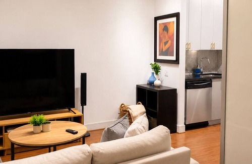 Old Town Condo | Downtown Toronto Condo | Free Parking, Gym & Rooftop Patio