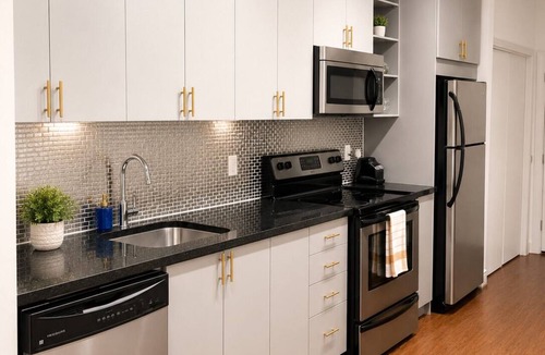 Old Town Condo | Downtown Toronto Condo | Free Parking, Gym & Rooftop Patio