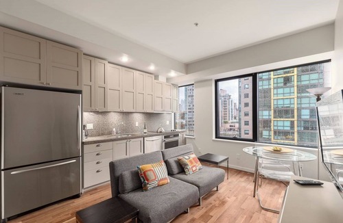 Coal Harbour Apartment | Downtown Vancouver Studio MAJOR INTERNATIONAL SPORTING EVENT Venues Coal Harbour Studio Steps to Robson Street