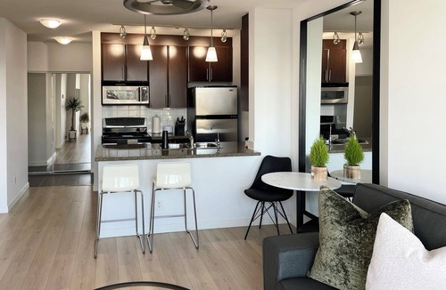 Crosstown Condo | Downtown Vancouver with False Creek View, across from Rogers Arena & BC Place