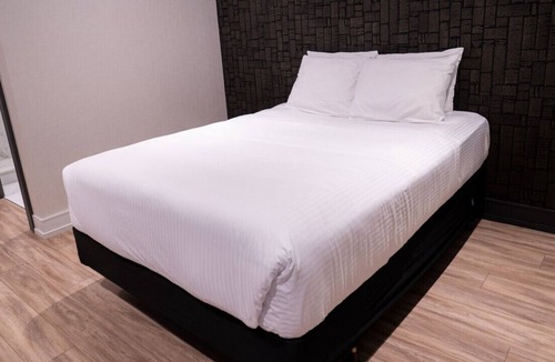 Northeast Mississauga House | Dream Suites Boutique Hotel - Private Room in Mississauga