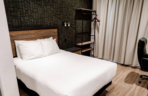 Northeast Mississauga House | Dream Suites Boutique Hotel - Private room in Mississauga