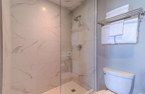 Northeast Mississauga Hotel | Dream Suites - Deluxe Double Suite
