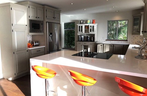 West Sechelt House | Driftwood Beach House-Horizon Suite: Oceanfront Luxury on the Sunshine Coast