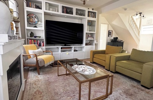 Collingwood House | Driftwood on 6th in Historic Downtown Collingwood/Pet Friendly