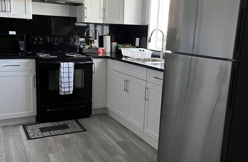Saanich West Bed & Breakfast | Dugg Bed and Breakfast BN 00019112