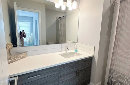 Lethbridge House | Duplex- West Lethbridge. 5 minutes from University of Lethbridge.