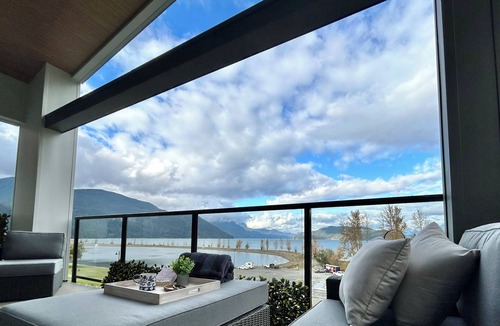 Harrison Hot Springs Condo | Eagle's Nest - Penthouse Condo w/spectacular Harrison Lake & Mountain Views