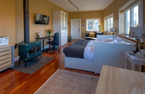 Waterton Park Bed & Breakfast | Echos and Embers Waterton
