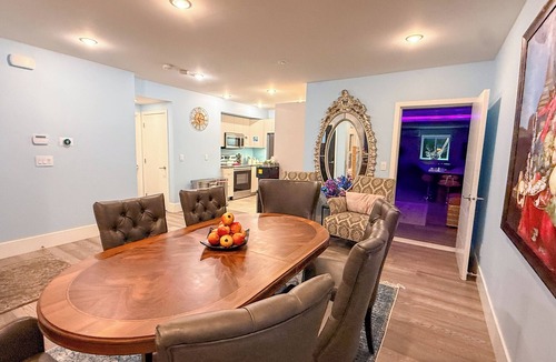 Edgemont Villa | Edgemont Jewel in the heart of Edgemont Village - Perfect destination.