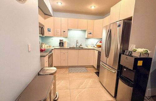 Edgemont Villa | Edgemont Jewel in the heart of Edgemont Village - Perfect destination.