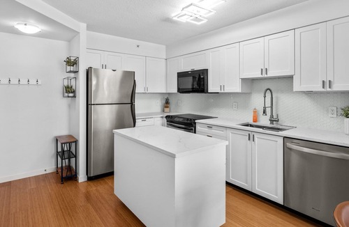 Fairfield Condo | Elegant 1 bed condo located downtown, free parking