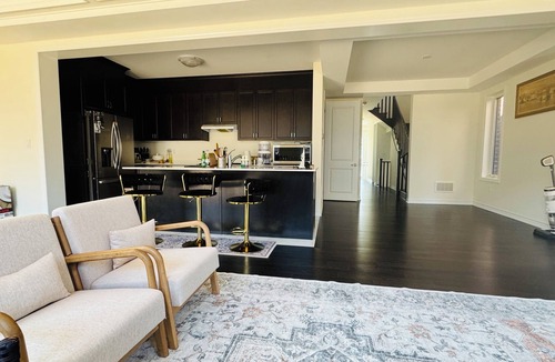 Erin House | Elegant 2-Bedroom Retreat in Erin – Private Washroom