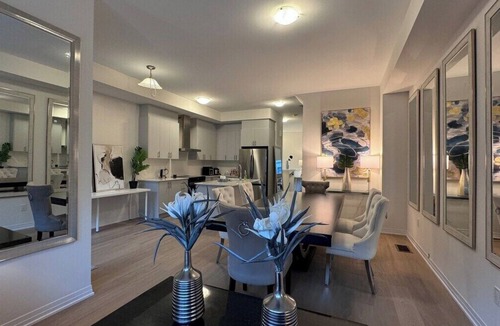Gormley House | Elegant 8 Queen Beds Ivylea Estate, Richmond Hill