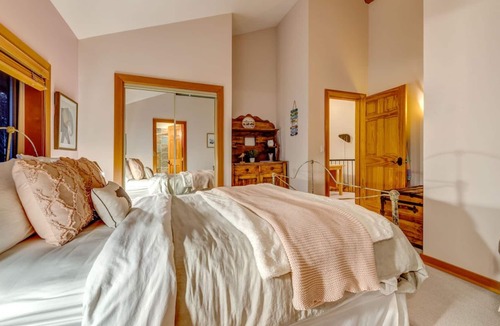 Whistler Ski Chalet | Elegant Chalet with Stunning Views of Whistler Mountain, walk to Village