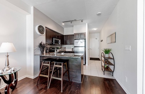 Fort York Apartment | Elegant Downtown Oasis with City and Lake Views Plus Parking!