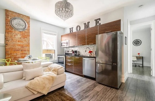 Parkdale Apartment | Elegant style 1 BR suite Walk to Lake City Downtown