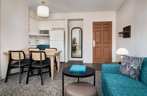 Thornhill Hotel | Elegant Suite with Swimming Pool, Pet-Friendly, and Near Pomona Mills Park