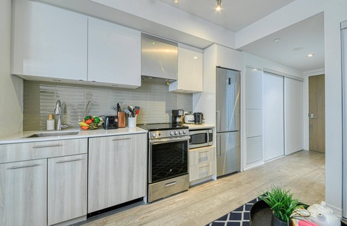 Church and Wellesley Hotel | Elegant Toronto Studio w/Sofa Bed in a Prime Location. Stay in Style!