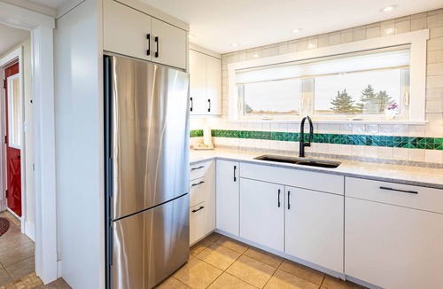 Stanley Bridge House | Elegant Waterfront Cottage – 3BR/3BA with Stunning River Views & Firepit