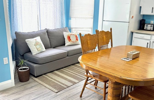 Port Elgin Cottage | Elgin cottages are on prime location for the beach, trails, parks & restaurants.
