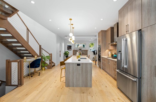 Richmond House | Empire: Upscale 4 Bedroom in Trendy Marda Loop - Garage, A/C