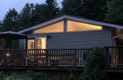 Eugenia Cottage | Enjoy the Fall Colours in this Family-friendly Bungalow in the Woods