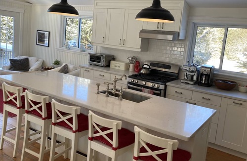Eugenia Cottage | Enjoy the Fall Colours in this Family-friendly Bungalow in the Woods