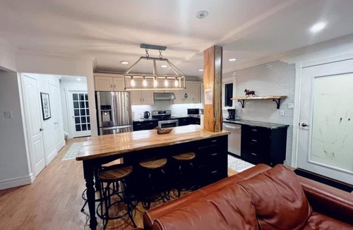 Seguin House | Enjoy this Beautiful Beach House right on Muskoka Shores