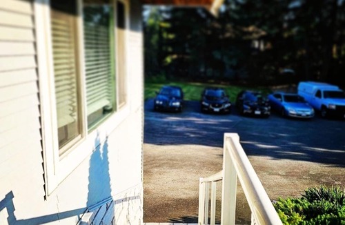 Surrey Newton House | Entertainers dream house on acreage in city! Sleeps 15!
