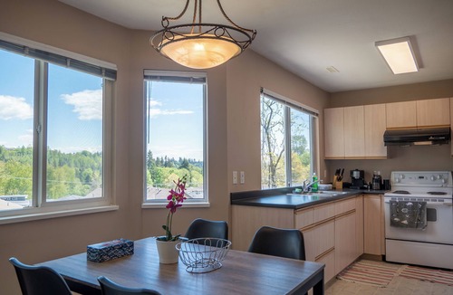 Westwood Plateau House | Entire 1 bedroom suite, sleeps 4, ensuite laundry & 5 mins to Lafarge Skytrain